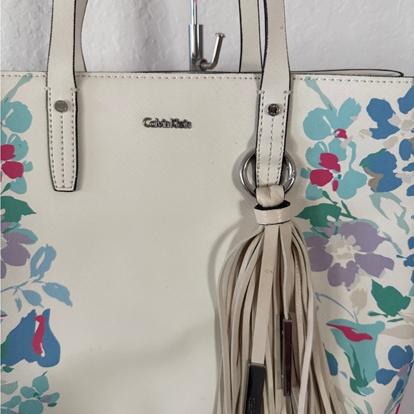 Calvin Klein Shoulder Cream Floral Tote Bag Tassel tag - Picture 2 of 11
